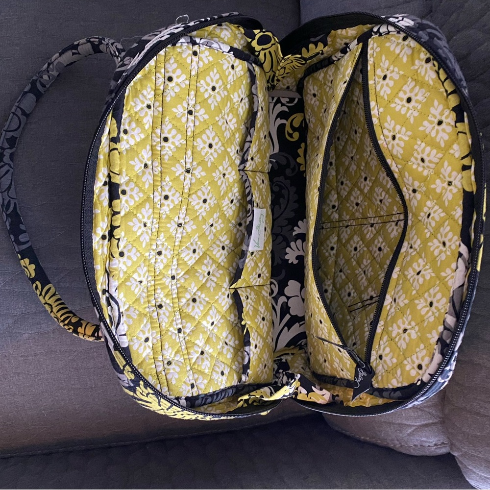 Vera Bradley Bowler Bag. Great condition. Lots of pockets. Smoke free home. - Picture 6 of 7